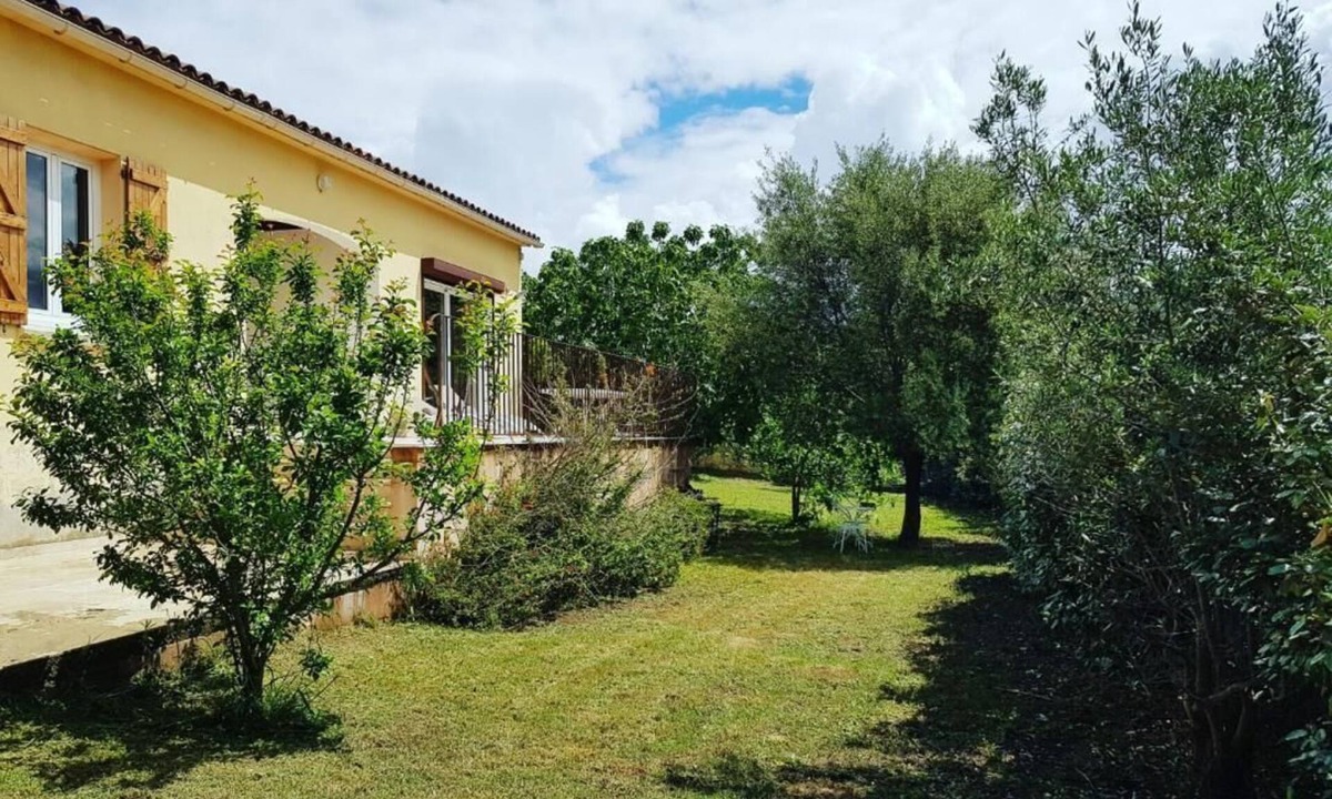 Saint-Florent House | PROMOTION for May 26 MAY 1 JUNE