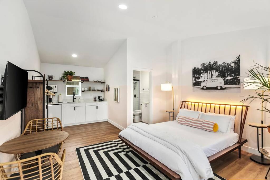 Chandler Apartment | Pulehua Studio suite.hōʻoluʻolu