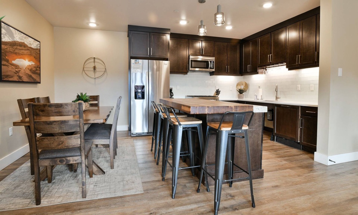 Moab South Valley Condo | Quad C 1-4 at Moab Resort-Pool-Pets-Large Groups