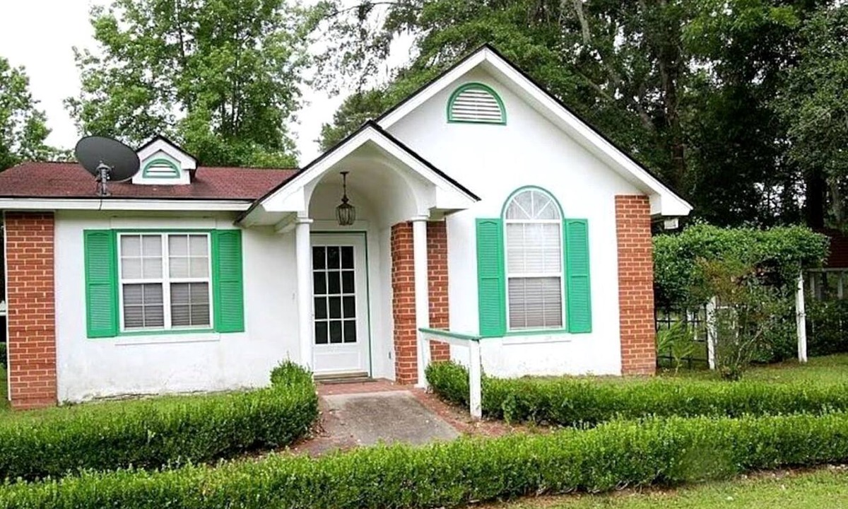 Midway Cottage | Quaint Cottage with Covered Dock on the Pond and Walking Trails in Georgia