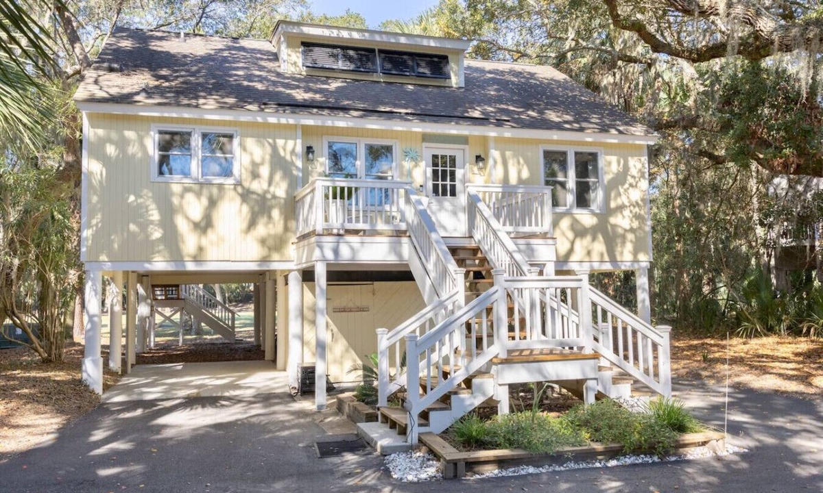 Tarpon Pond House | Quaint Seabrook Island Cottage