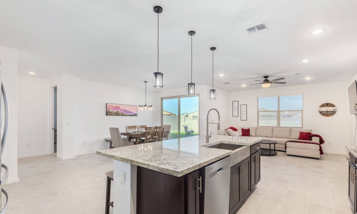 San Tan Valley House | Queen Creek Putting Green & More