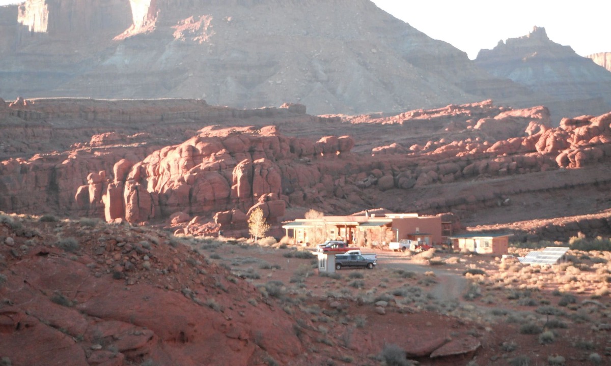 Moab Cabin | Queen, river view, disc golf, kayaks, ATV, wildlife, hiking, beach, pet friendly