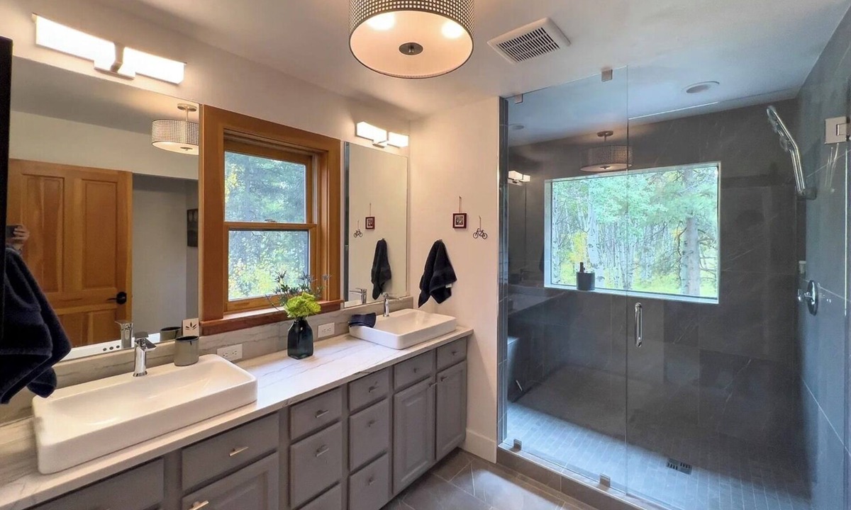 Wilson House | Quiet adventure retreat with acres of national forest land in your backyard