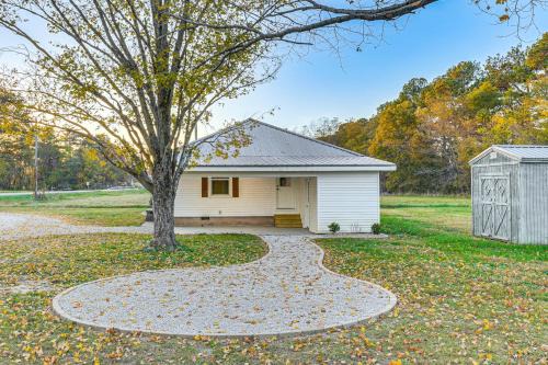 Cunningham House | Quiet Country Stay: Modern Home Near Paducah