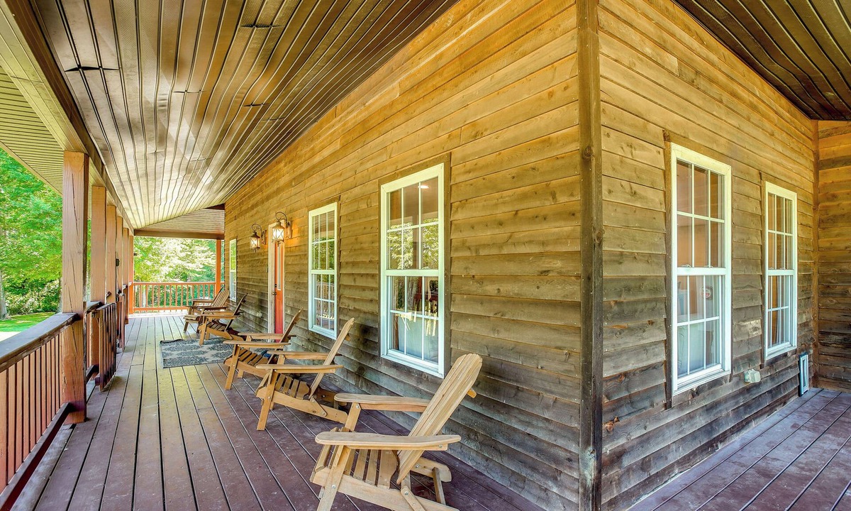 McArthur Cottage | Quiet Family Cabin in Hamden: Hot Tub + Game Room!