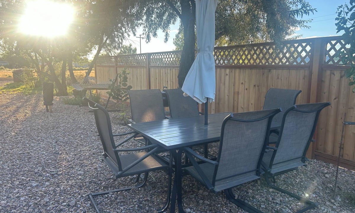 Delta House | Quiet Glamper on the Lake – Extended Stays Welcome