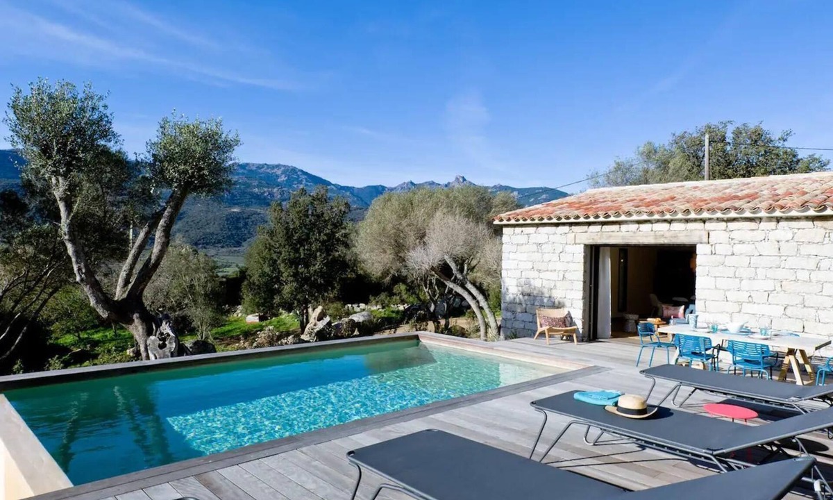 Figari Villa | Quiet Lucia sheepfold, private heated pool