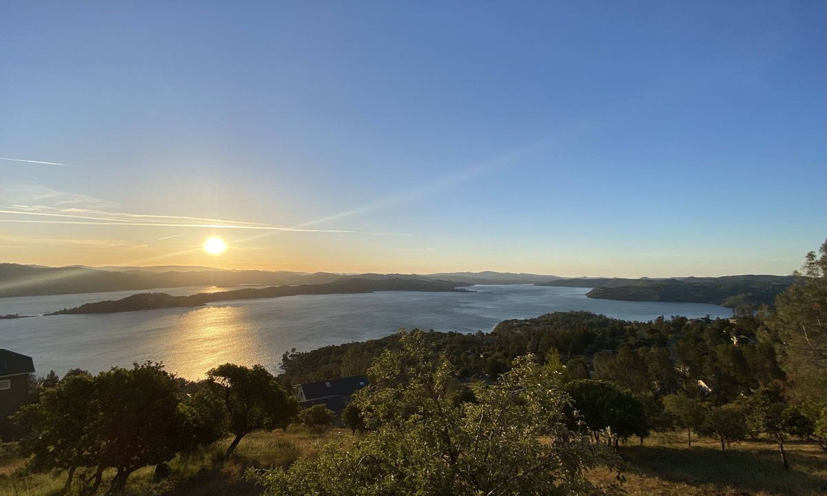 Kelseyville House | Quiet Top of the Hill Lake View Home