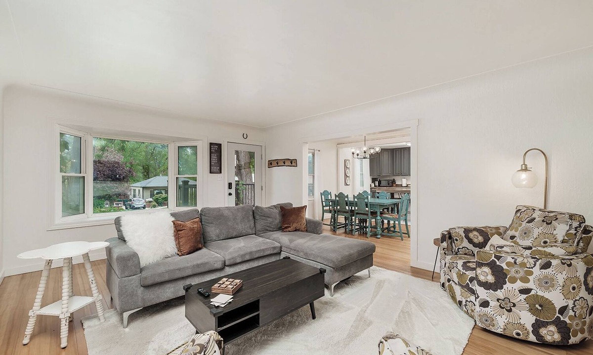Billings House | Quiet Yard & Trees, Fully Stocked Kitchen, Games, Comfort, Back Patio
