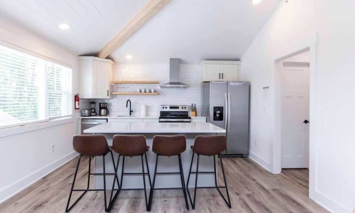 Northeast Virginia Beach Apartment | Raglan - Loft #7 - 8 min walk to the beach