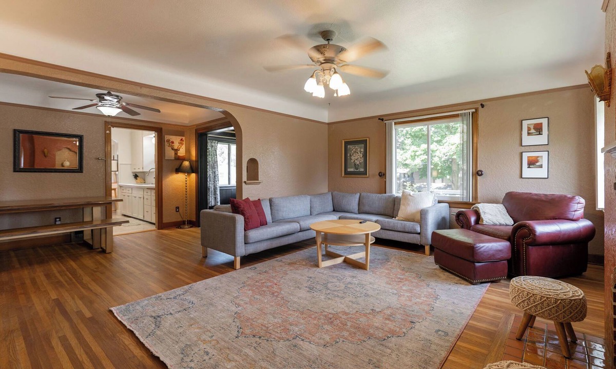 Northtown House | Rare 2 King Beds - Comfort Stay in Prime Location