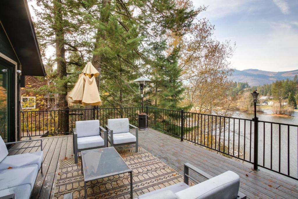 Rathdrum House | Rathdrum Lake House with Boat Dock!