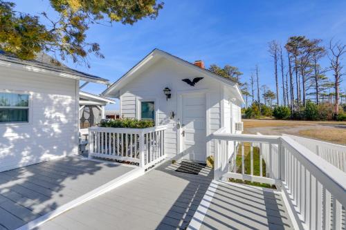 Davis House | Relax Fireside: Retreat 1 Mi to Davis Ferry
