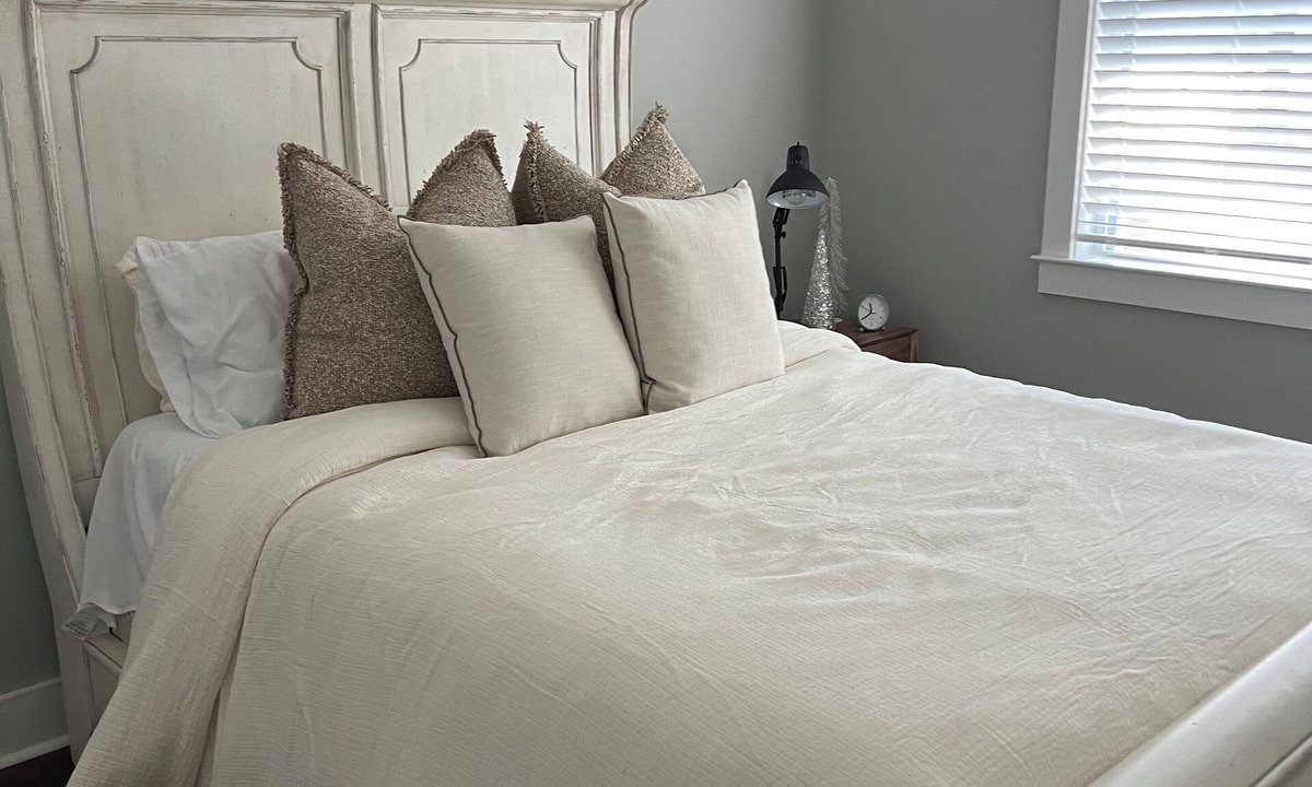 Ernul House | Relax in a home away from home.