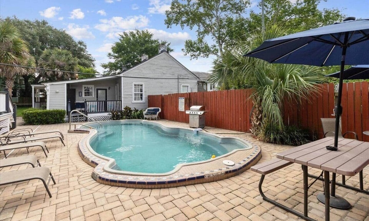 Beach Institute House | Relaxing Poolside Condo