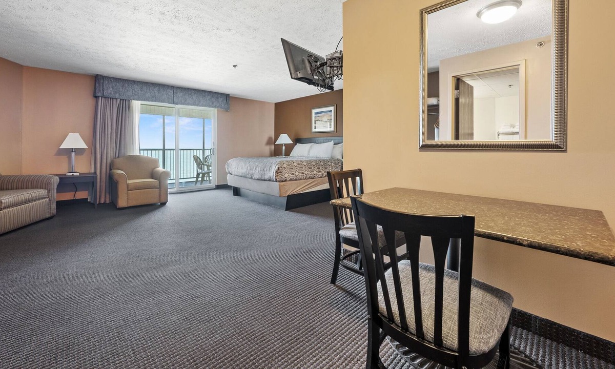 Put-in-Bay House | Relaxing Retreat: King Suite with Lake View on Put-In-Bay Island 316