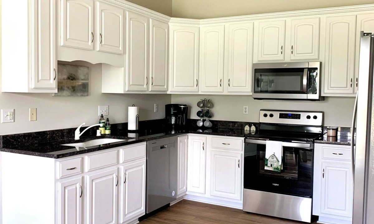Vine Grove House | Remodeled brick ranch with private views!n