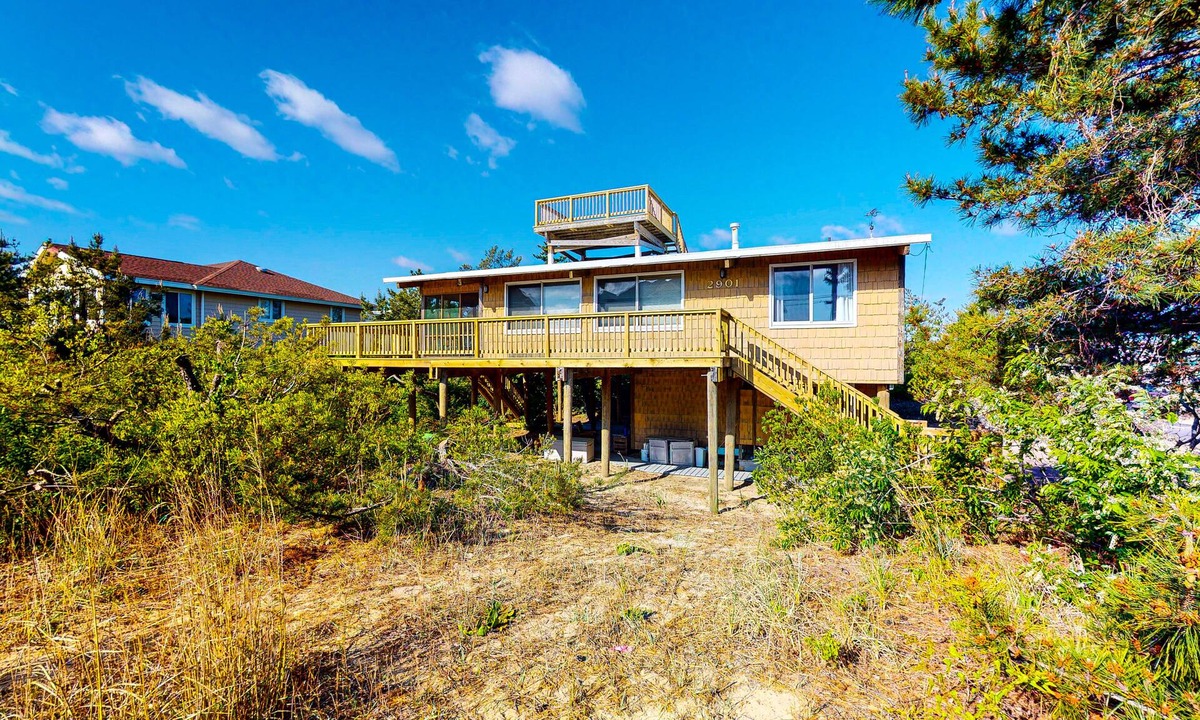 Sandbridge House | Remodeled, ocean view home with rooftop deck & fast WiFi - dog-friendly