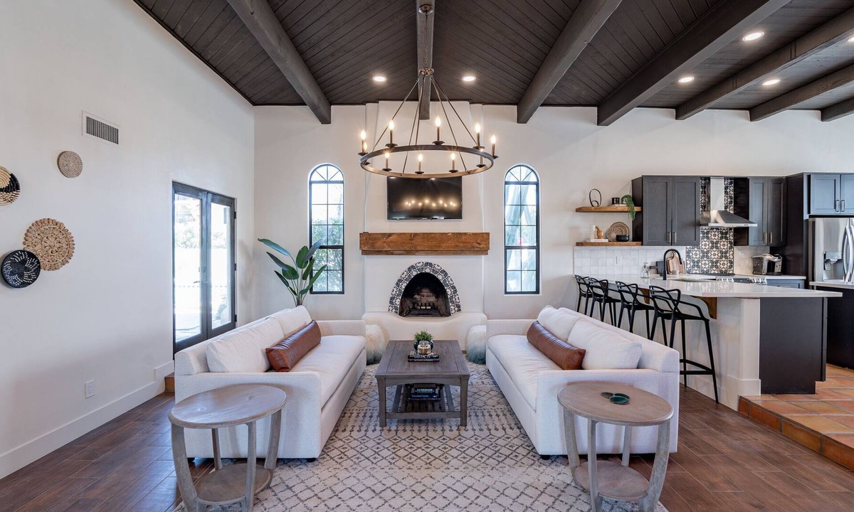 Covey House | Remodelled Resort Style Home Near Best Dining and Shopping