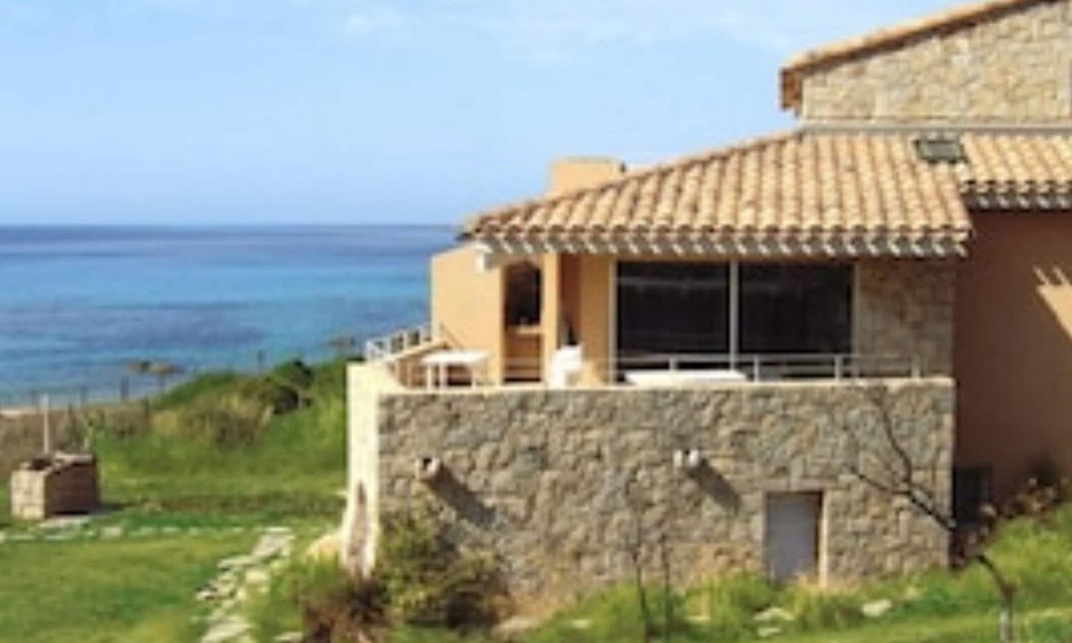 Tizzano Apartment | RESIDENCE FIORAVANTI 4 Apartment SEA VIEW - WATERFRONT 2-4 pers