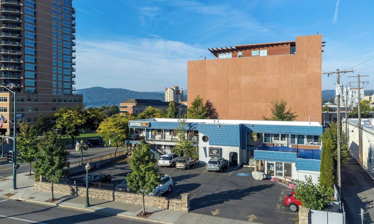Garden District Hotel | Resort City Inn Coeur d'Alene