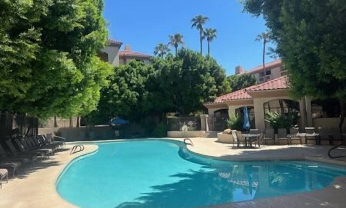 Camelback East Condo | Resort-Style Biltmore Retreat Heated Pool & Spa