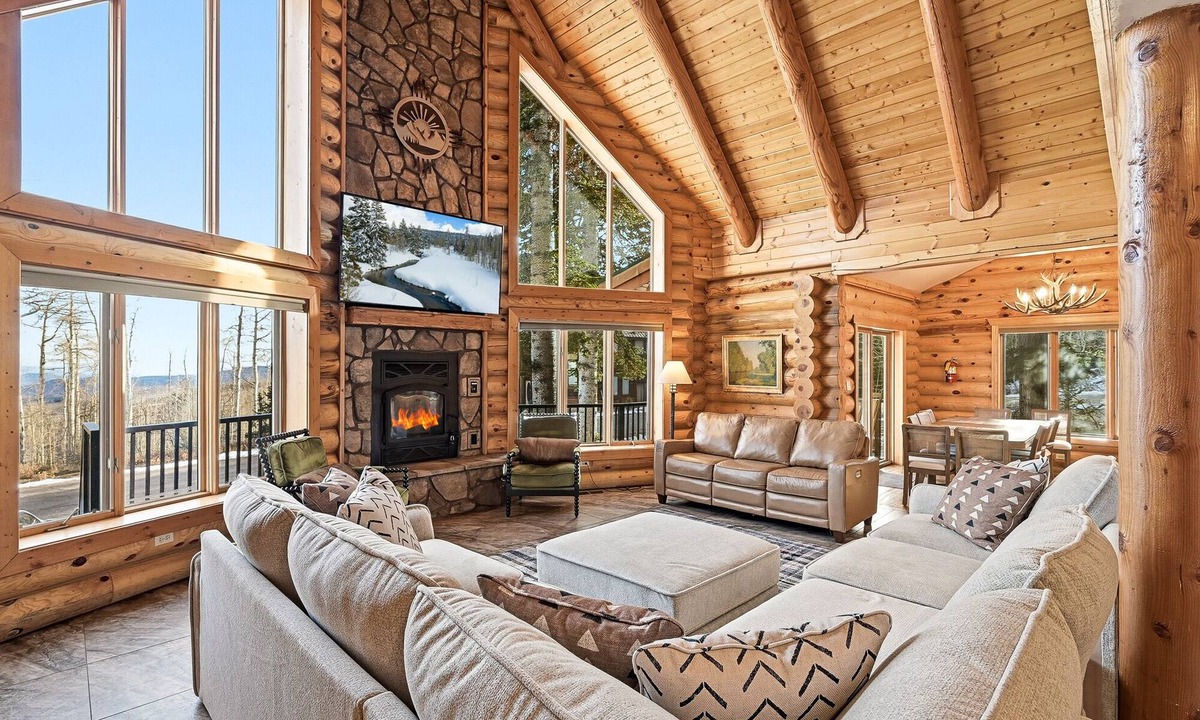 Brian Head Cabin | Ridgeview Retreat, 5-bedroom cabin in Brian Head with jacuzzi, views and stocked