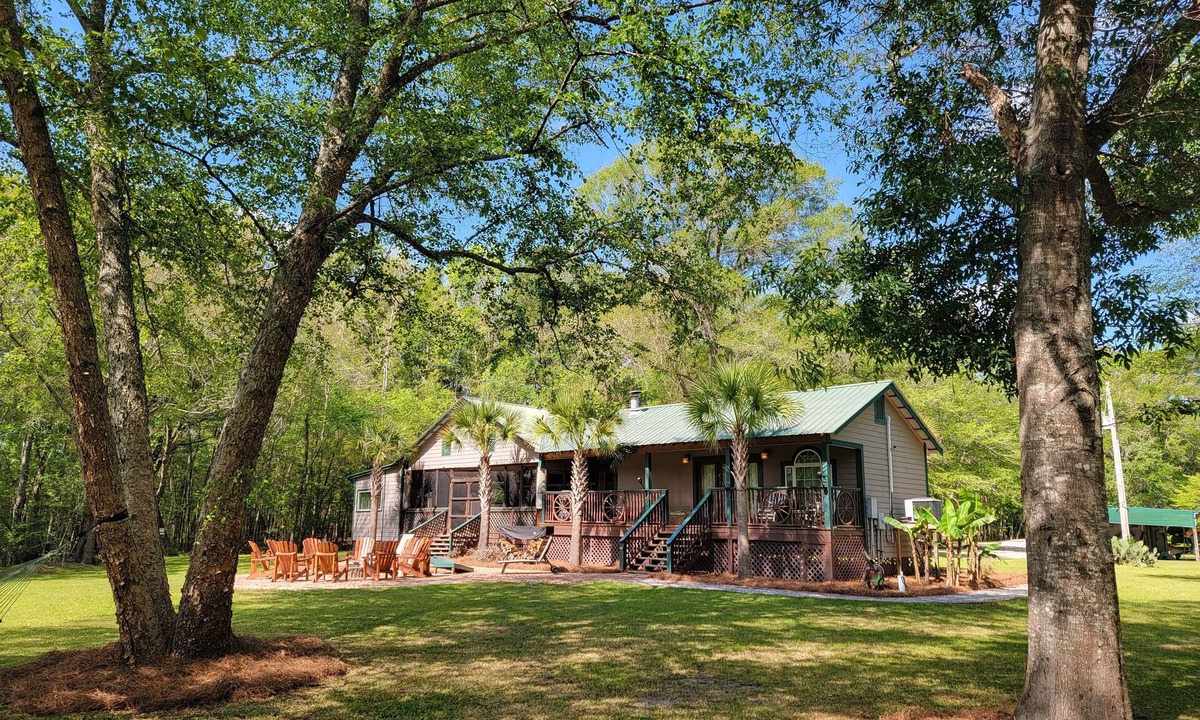 Ridgeville Cabin | River Front, Fishing, Kayaking, Boating, Tubing on the Edisto River