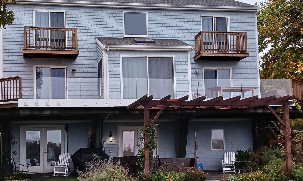 Wareham Center House | Riverfront house with kyacks fire pit and gym