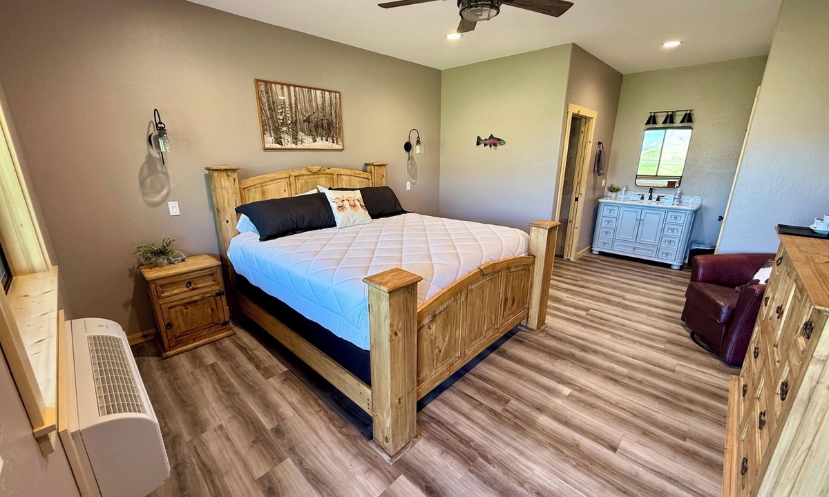 White Bird Bed & Breakfast | Riverfront Lodge in White Bird, ID – 1BR w/Panoramic Views & Breakfast Unit 3
