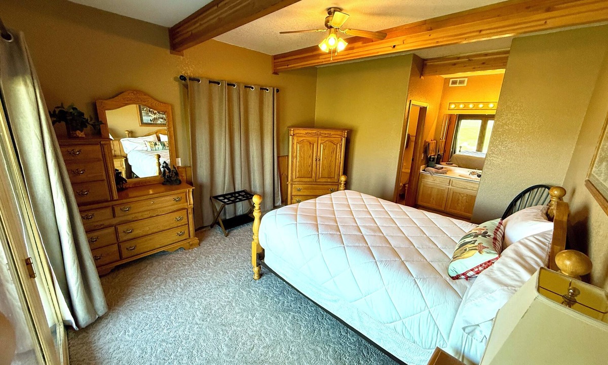 White Bird Bed & Breakfast | Riverfront Lodge in White Bird, ID – 1BR w/Panoramic Views & Breakfast Unit 5