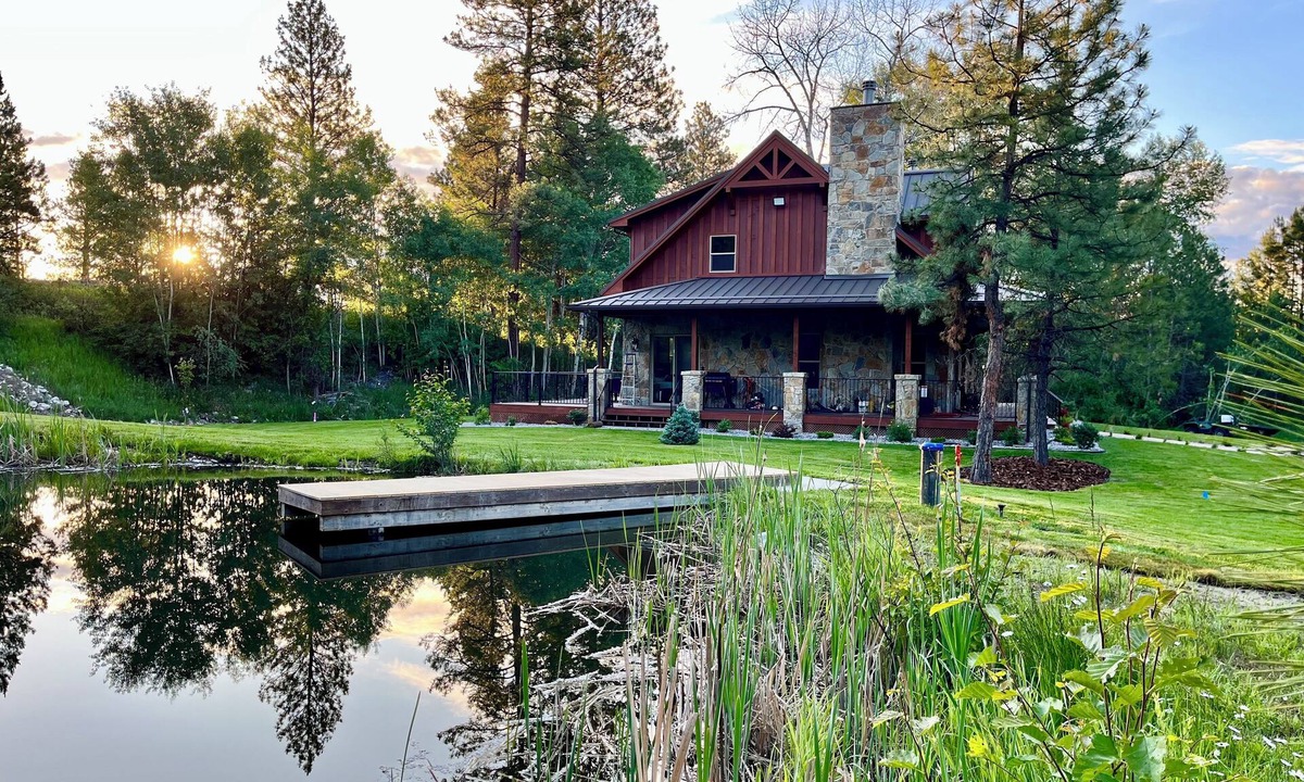 Hamilton House | Riverfront Luxury Cabin With Private Pond And Hot Tub
