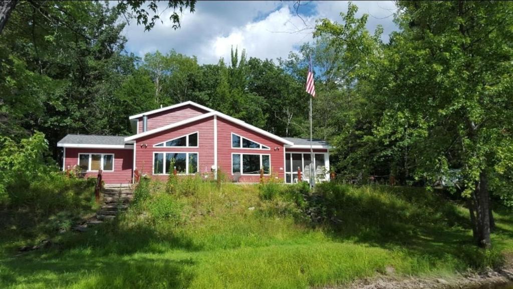 Wallace House | Riverfront Private Wooded 4-Season Cottage Retreat