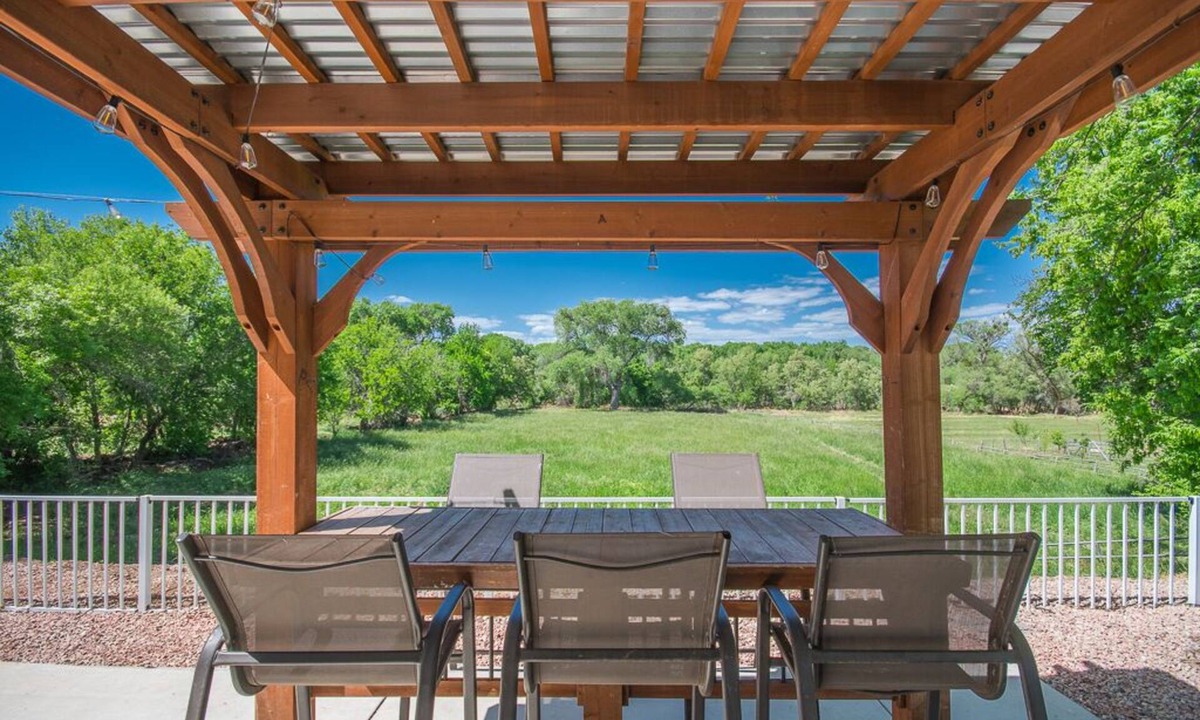 Cottonwood House | Riverfront Ranch, Near Wine Tasting & Sedona
