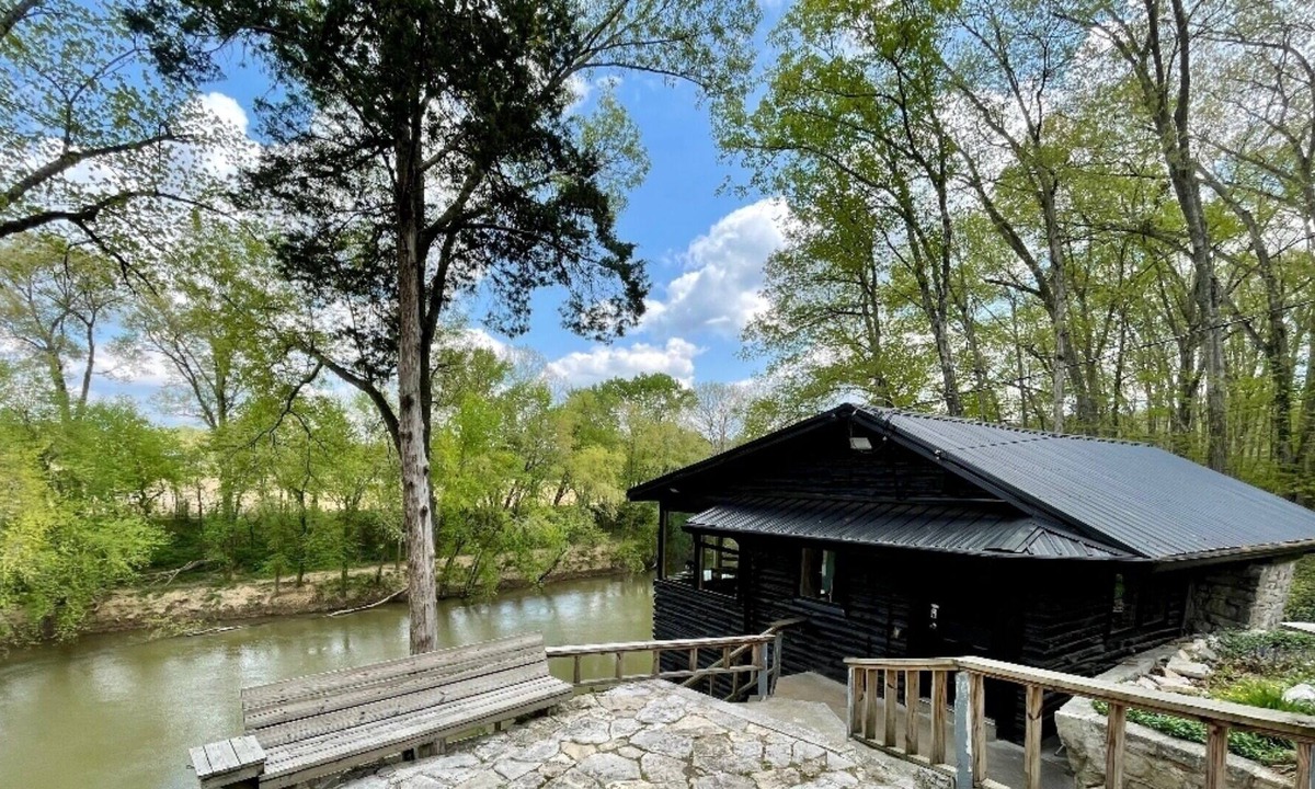 Hadley Cabin | Riverside Cabin | Mammoth Cave | Bowling Green, Kentucky | Corvette Museum