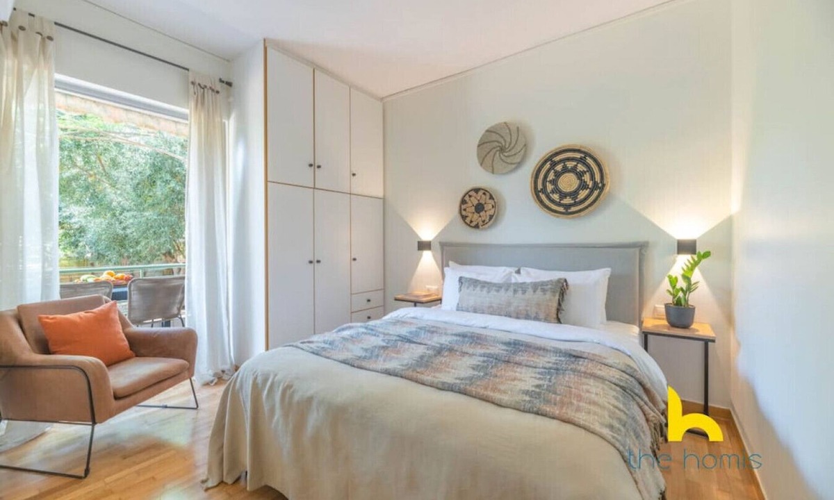 Vari-Voula-Vouliagmeni Apartment | Riviera Haven - Serene Sunny Retreat Near Seaside!