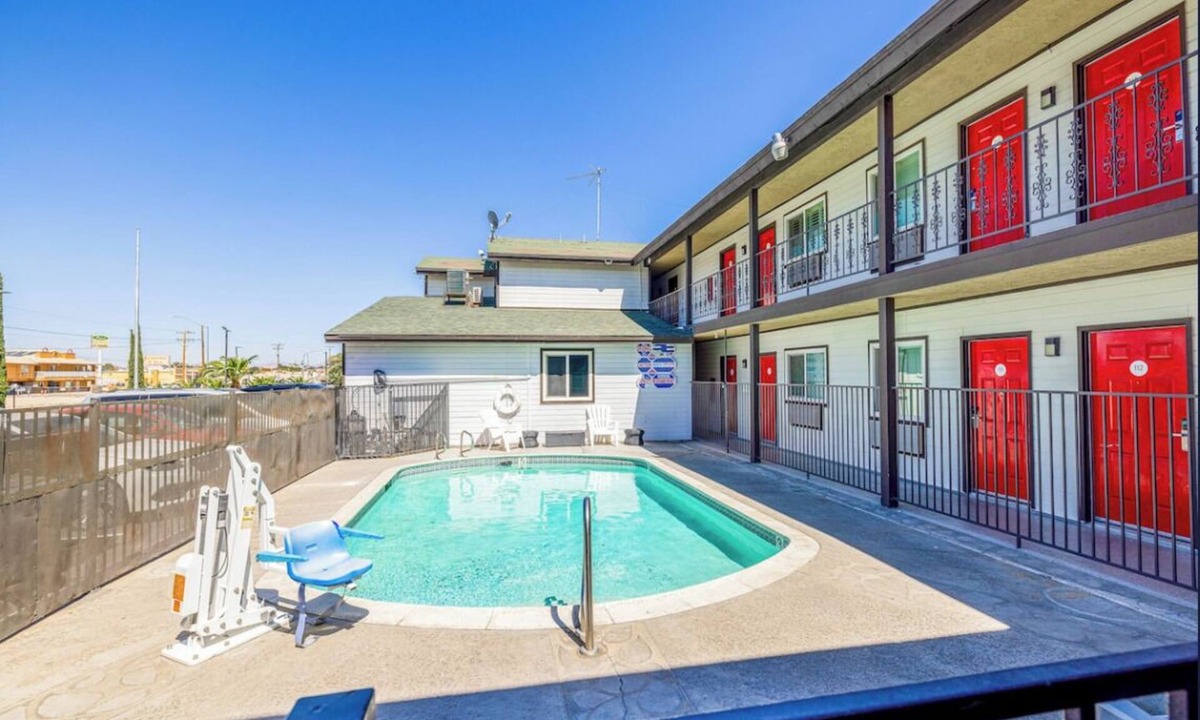 Victorville Hotel | Road Trip Stopover 2 Queen Beds Room Near I-15 | 4 Rooms Available!