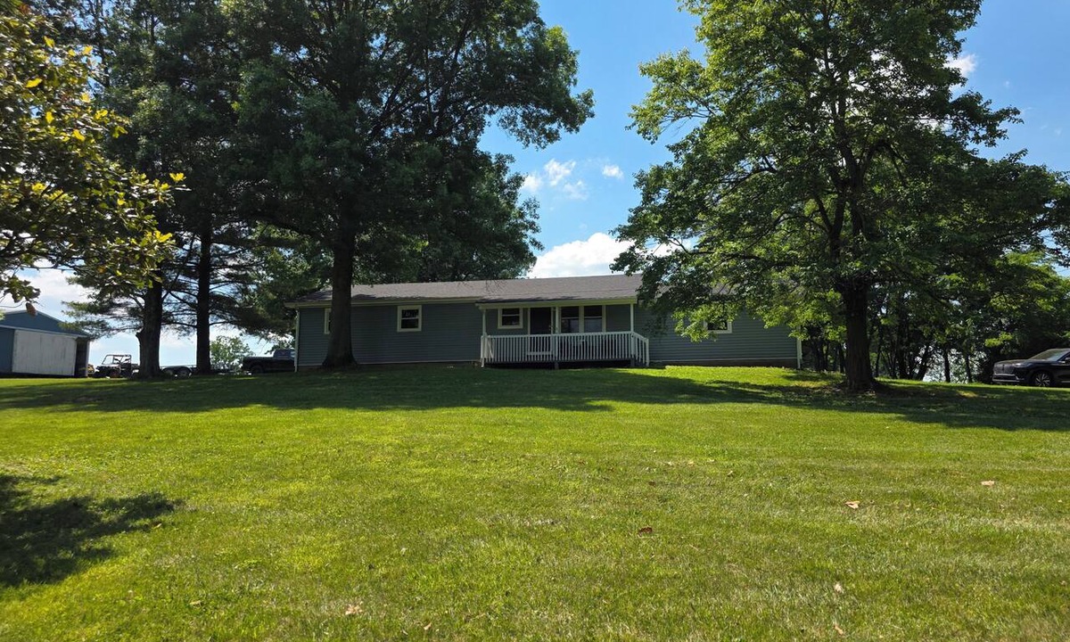 Rutland House | Rolling hills country retreat in charming Paris. Pets welcome