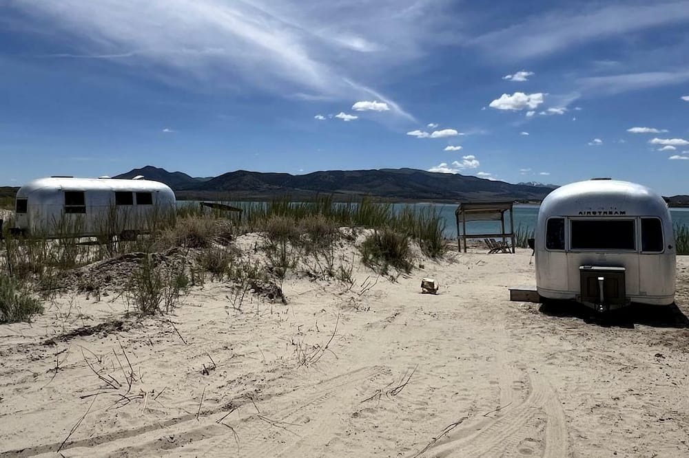 Levan House | Romantic Airstream on Yuba Lake with Breathtaking Views to Reconnect with Nature in Utah