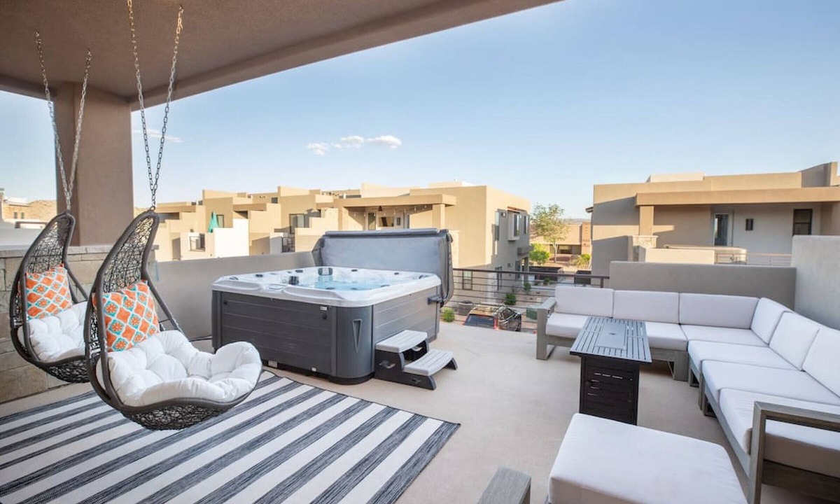 Washington Villa | Rooftop Hot Tub & Heated Pool