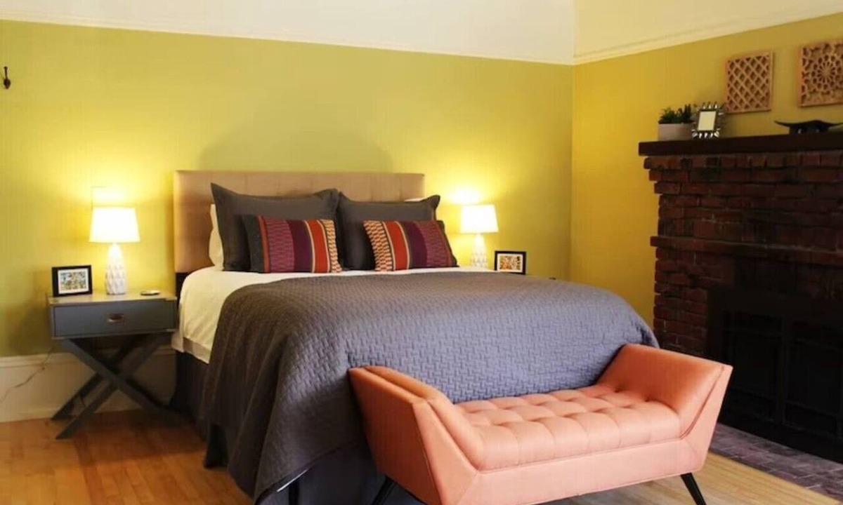 Berkeley Apartment | Roomy Studio Walkable to UC Berkeley w/parking