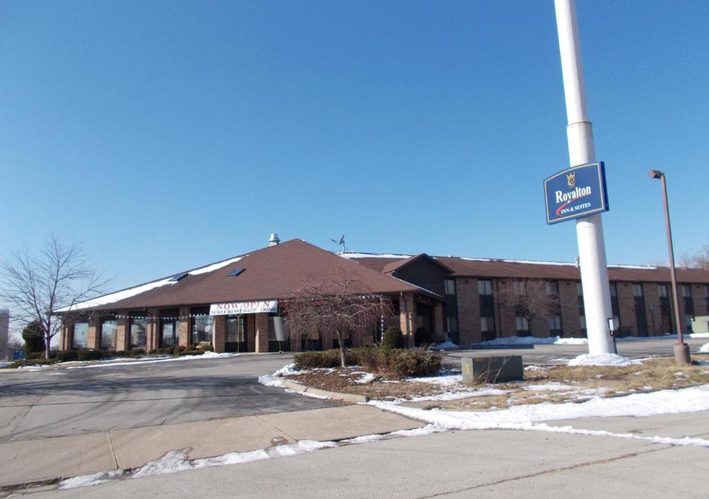 Wilmington Hotel | Royalton Inn and Suites, Wilmington,Ohio