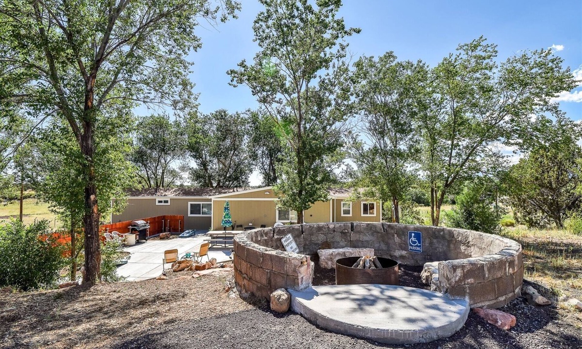 Winona House | Rural, high desert, private. Hot Tub, fire pit, fully fenced, views for days!