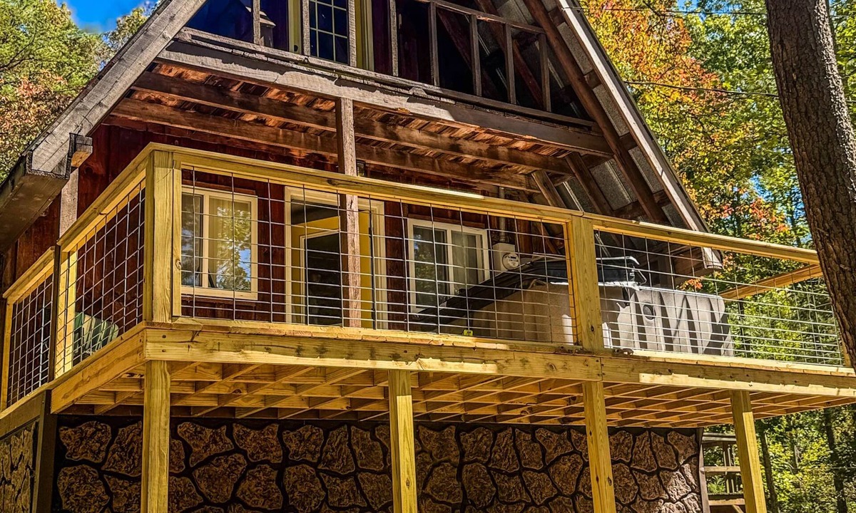 Wellington Cabin | Rustic Cabin Retreat Near RRG & Cave Run