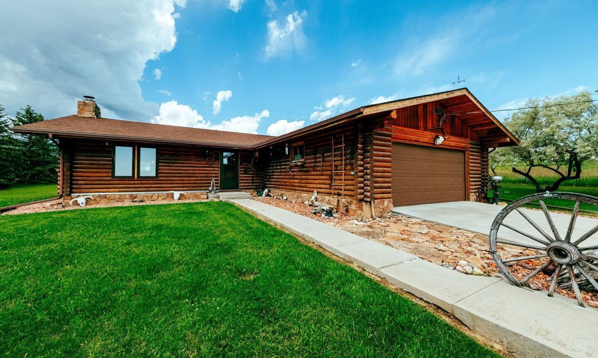 Buffalo Cabin | Rustic Cabin with Enormous Backyard and Marvelous Mountain Views in Buffalo, Wyoming