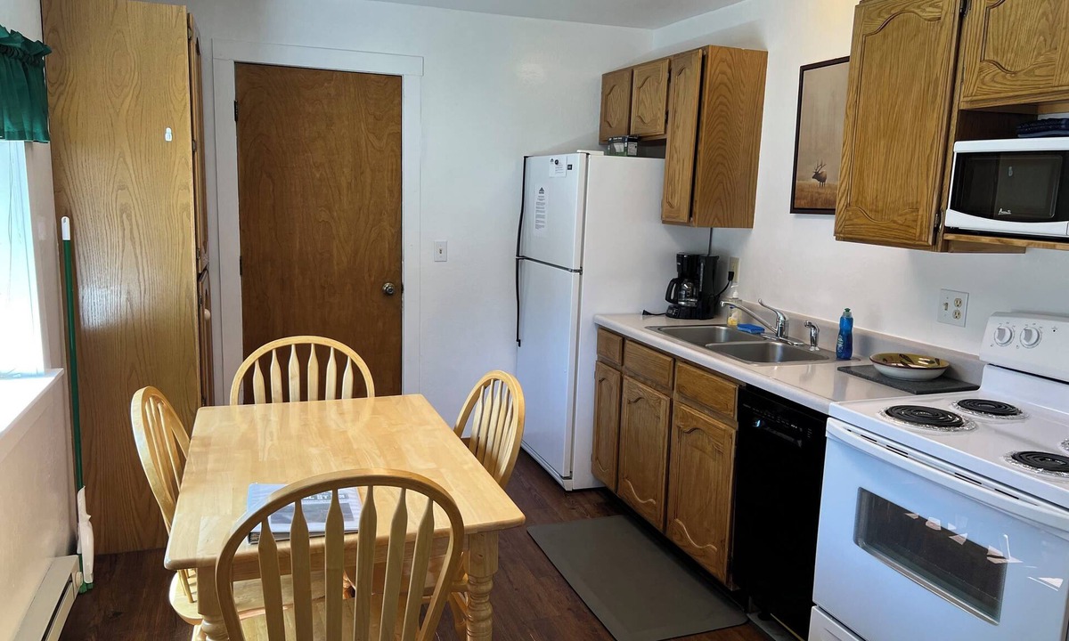 West Yellowstone Cabin | Rustic Charm Meets Modern Comfort, Steps from Yellowstone's West Entrance