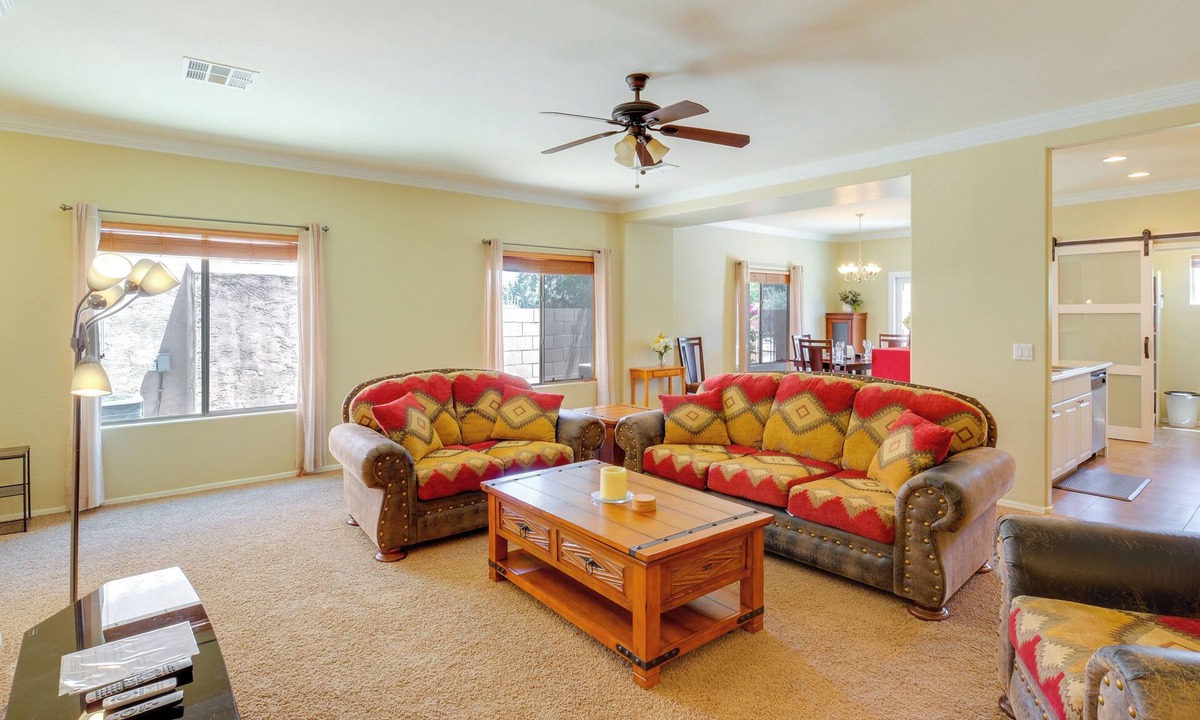 San Tan Valley House | San Tan Valley Home w/Patio in Johnson Ranch!