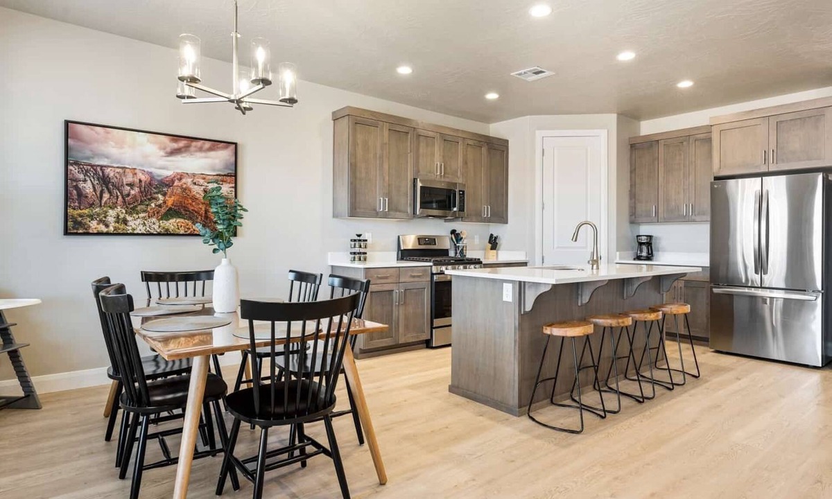 Washington House | Sand Dune Villa: Dog-Friendly, Hot Tub, Pickleball