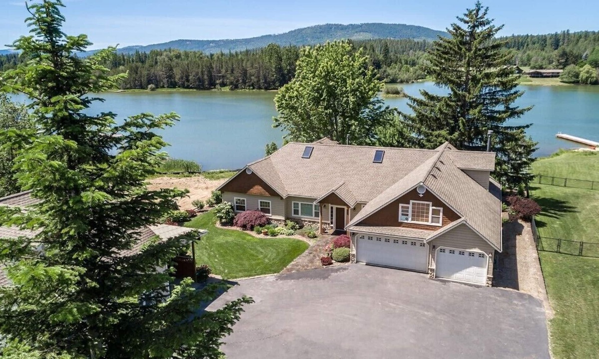 Sagle House | Sandpoint/Schweitzer Mtn Luxury Lake Home avail July 18 to 21 and AUG 23-29